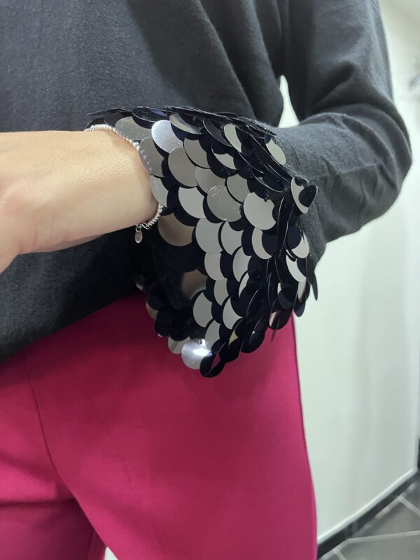 Maglia Nera con Dettaglio Maniche Decorative - Made in Italy - immagine 2