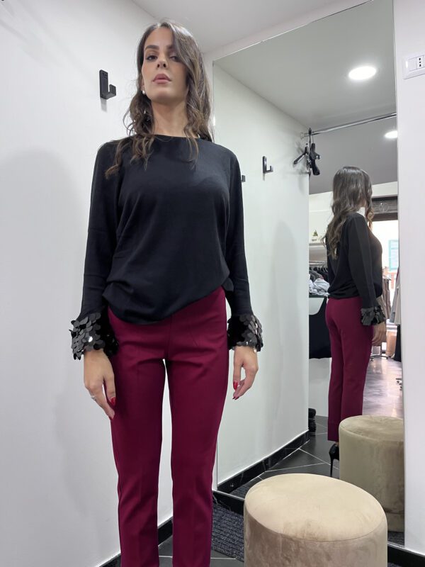 Maglia Nera con Dettaglio Maniche Decorative - Made in Italy - immagine 3